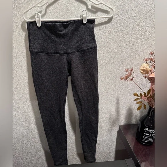 Lululemon women’s high rise thermal leggings- Harringbon grey size6 . Warm long - Picture 1 of 4